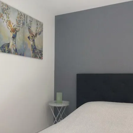 Lovely With Air Condition Apartmán